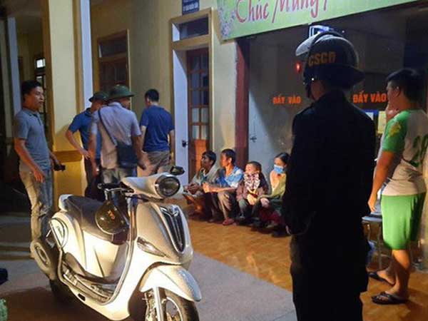 Đi tìm tiền rơi vãi từ vụ đánh bạc, bàng hoàng phát hiện người đàn ông chết trong rừng