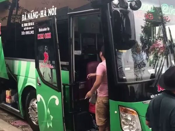 Đã tìm thấy 25 người đi chung chuyến xe với BN620 nhiễm COVID-19 ở Hà Nam