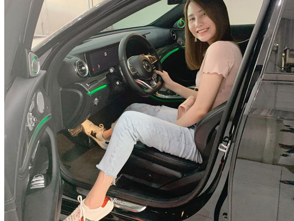 Hot mom Thanh Trần mua xế hộp tiền tỷ thứ 2: 'Chỉ cần chồng thích là sẽ nhích luôn!'