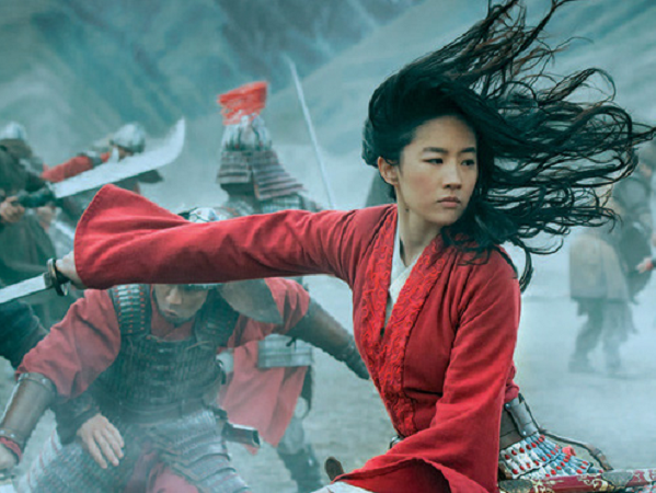 5 lần 7 lượt lùi lịch rồi đến hoãn chiếu vô thời hạn, Mulan bất ngờ chốt phát trực tuyến với giá ngất ngưởng