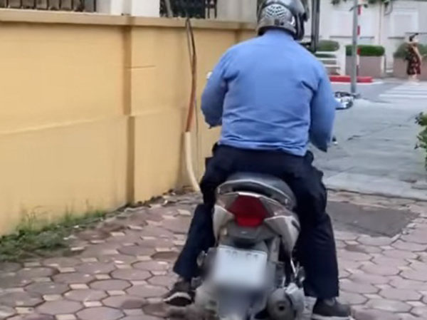 'Sờ đùi' phụ nữ trên phố còn dám quay lại thách thức, gã biến thái bị nạn nhân quay clip đăng đàn truy tìm tung tích