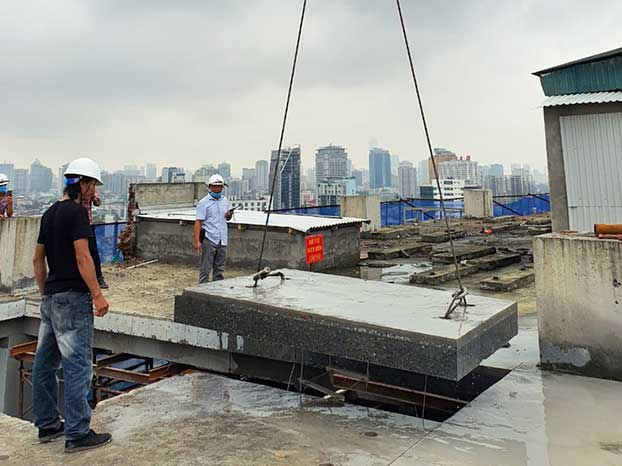 Sai phạm tại 8B Lê Trực: Cắt, dỡ hàng loạt tấm bê tông tại tầng 18