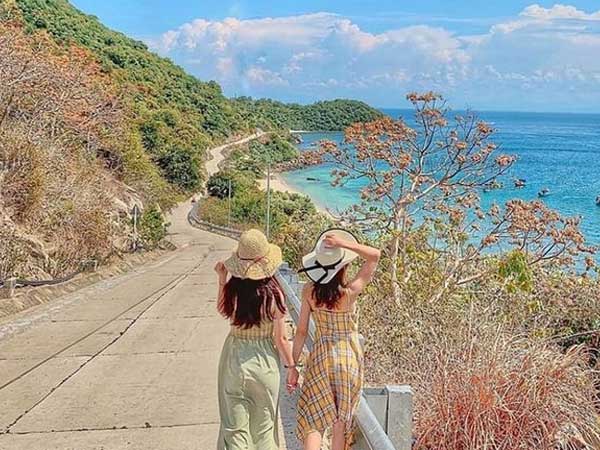 Khách đồng loạt hủy tour, hãng lữ hành kẹt cứng