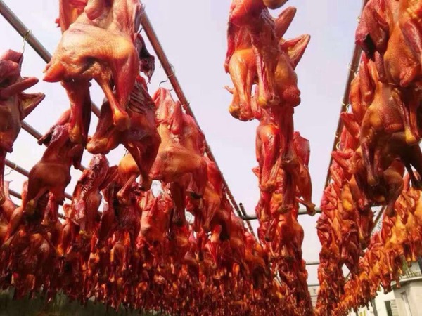 Sự thật rợn người đằng sau món gà hong gió mà giới nhà nhau đua nhau mua ăn để chứng tỏ đẳng cấp vương giả