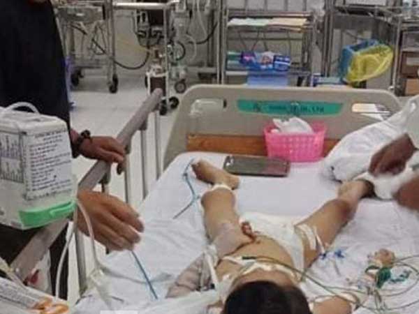 Bé 7 tuổi tử vong sau khi tháo nẹp tay là do ngộ độc thuốc gây tê