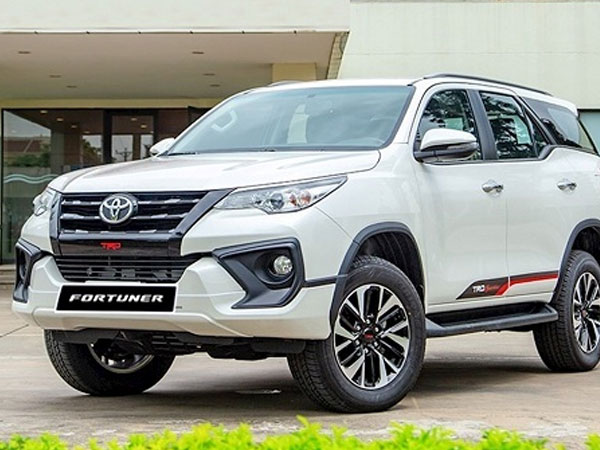 Thêm hàng loạt mẫu xe giảm giá tới trăm triệu đầu tháng 8