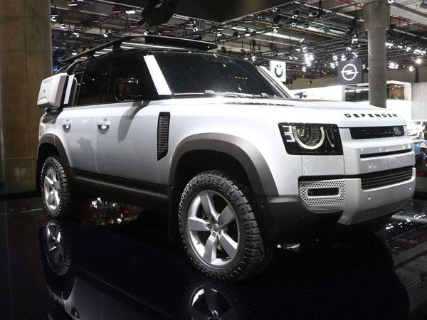 Land Rover Defender 2020 cập bến Việt Nam: SUV giá từ 3,7 tỷ cạnh tranh vua địa hình Mercedes-Benz G-Class