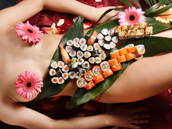 Bí mật bất ngờ đằng sau những bữa tiệc 'Sushi khỏa thân' đầy phấn khích và sức hút