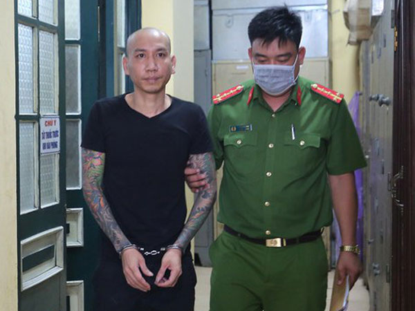 'Giang hồ mạng' Phú Lê đối mặt cùng lúc 2 tội danh