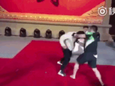 Chứng kiến sư phụ thua trong 7 giây, 'Truyền nhân Diệp Vấn' thách đấu võ sĩ Triệt Quyền Đạo