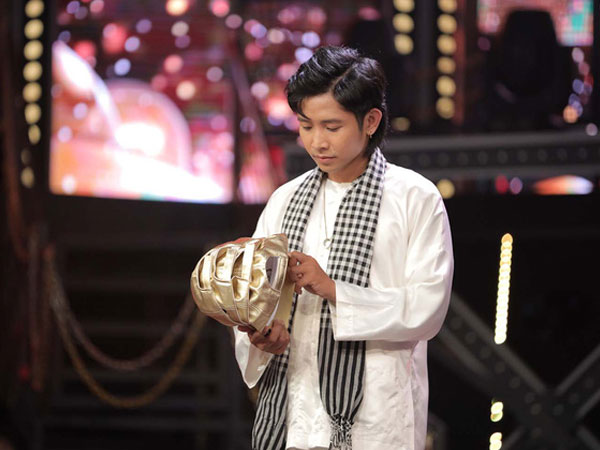 'Rap Việt': Kể chuyện ma bằng rap hay đến mức nào mà khiến 4 HLV điên đảo ngay từ phút đầu, vừa đạp cần rồi lại tung nón vàng cùng lúc