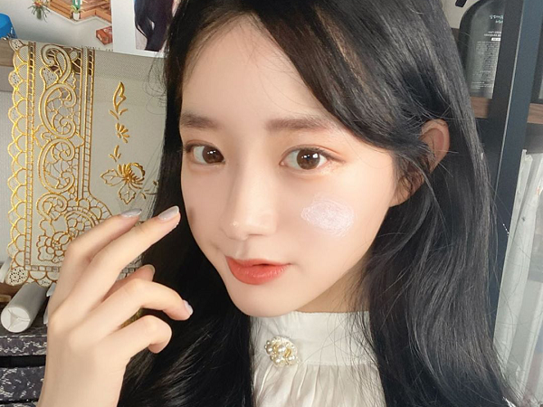 Chăm chỉ skincare mà vẫn lên mụn ầm ầm, mãi sau mới biết nguyên nhân là do tôi 'u mê' tẩy trang sai cách