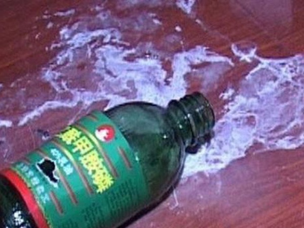 Mua thuốc trừ sâu đầu độc hai con nhỏ vì vợ không đồng ý đoàn tụ