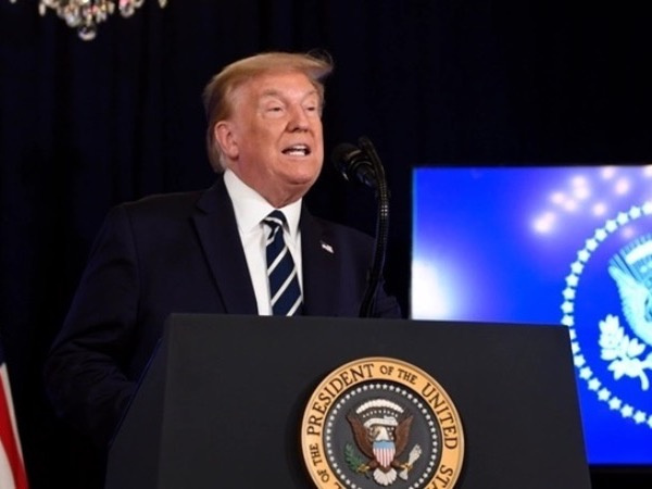 Trump bỏ họp báo giữa chừng