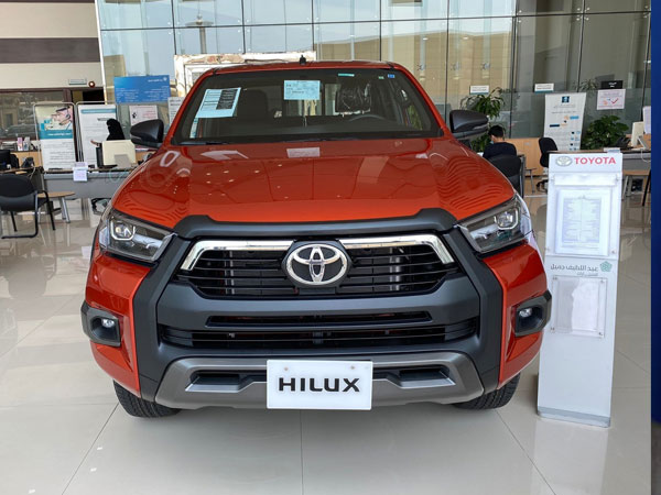 Đại lý ồ ạt chào cọc Toyota Hilux 2021 tại Việt Nam: Giá dự kiến không đổi, đầu xe giống RAV4, đe doạ Ford Ranger