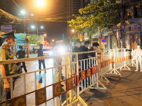 Những đường nào ở Đà Nẵng được dỡ bỏ phong tỏa từ 0 giờ khuya nay?