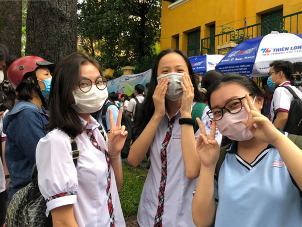 Giám thị ký nhầm, phát đề chậm, 9 phòng thi ở 3 tỉnh phải thi lại vào ngày mai