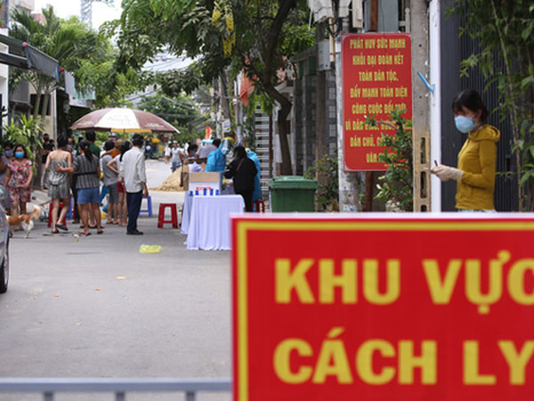 Lịch trình 10 ca COVID-19 tại Đà Nẵng: Có người là bác sĩ tiếp xúc với 4 bệnh nhân, người làm bảo vệ bến xe, đi chợ, chạy bộ tại bãi biển