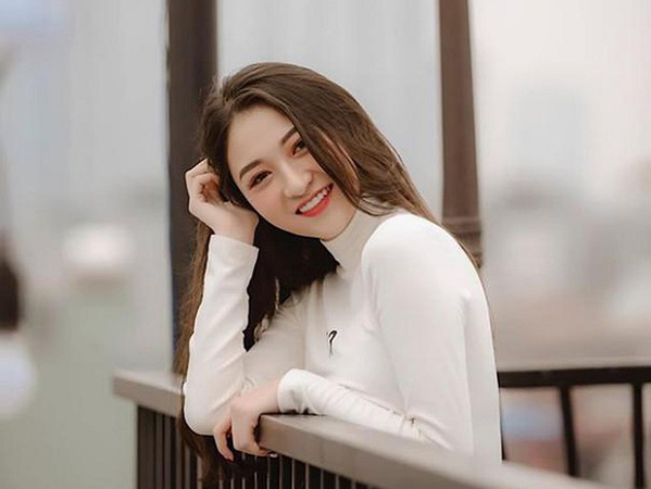 'Ngựa chiến' Hoa hậu Việt Nam 2020 đây rồi: Visual đỉnh cao, từng đóng 'Về nhà đi con' và còn làm việc tại VTV