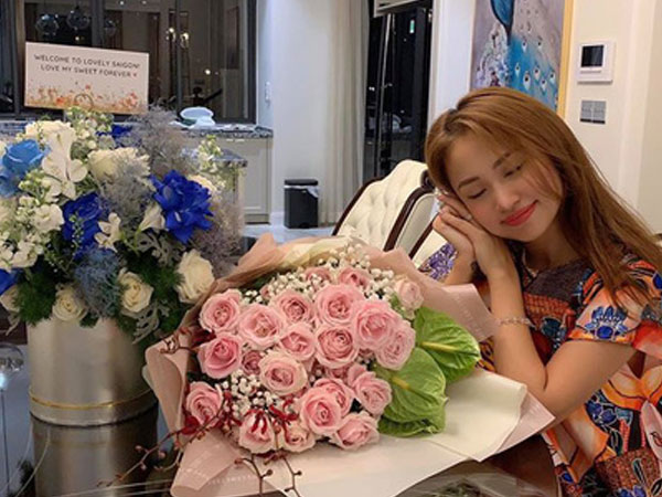 Chuẩn bị về một nhà, Vân Hugo hào hứng khoe từng ngóc ngách trong tổ ấm nhỏ được chồng sắp cưới tặng khiến dân tình 'lác mắt'