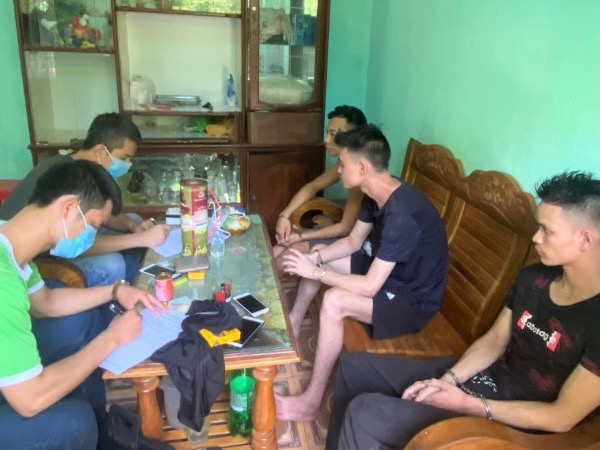 Dựng boongke trên đồi, cử bạn gái cảnh giới để bán ma túy