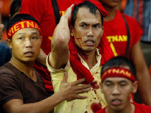 [Ký ức] Fan Việt đổ máu nơi đất khách & án phạt đích đáng cho những hooligan Malaysia