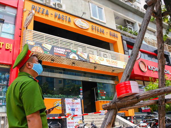 Bệnh nhân 812 là nhân viên giao Pizza tại Hà Nội tiên lượng nặng