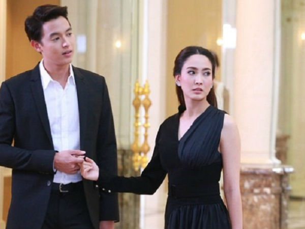 Chồng đang chán ngán muốn 'rũ' cô vợ 'đã xấu còn không nghe lời', song biến cố bất ngờ ập đến khiến anh và cả nhà chồng cuống quýt níu chân cô