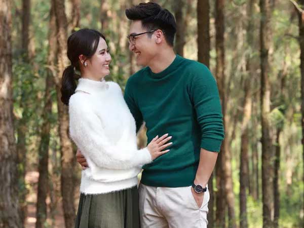 Đang đối đầu trong Tình yêu và tham vọng, Mạnh Trường - Huyền Lizzie quay ngoắt đóng tình nhân trong phim mới?