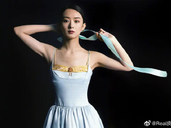 Triệu Lệ Dĩnh thần thái hút hồn trên Harper's Bazaar