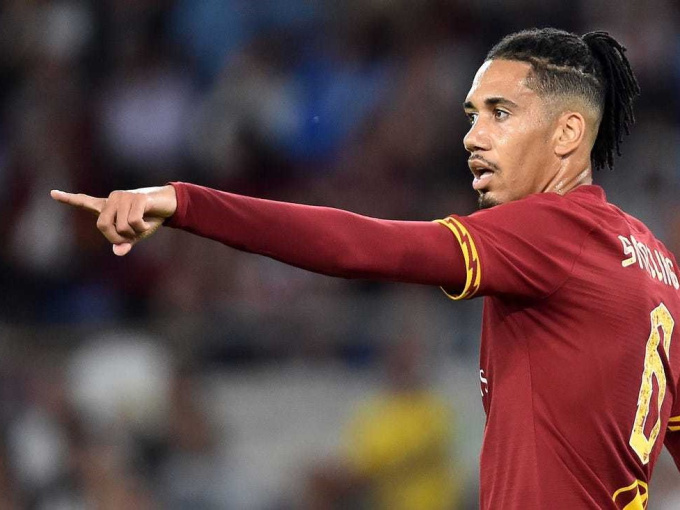 MU chốt giá bán đứt Chris Smalling