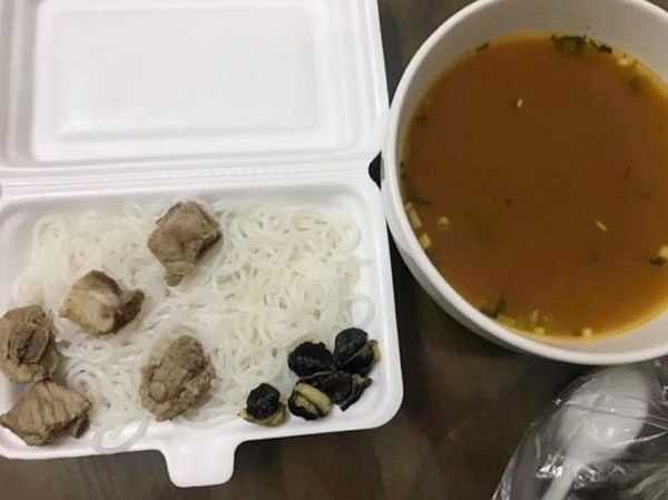 Manh tay đặt hẳn suất bún ốc 50k với topping ú ụ, cô gái khóc không ra nước mắt vì sản phẩm nhận về...hài hước như một trò đùa
