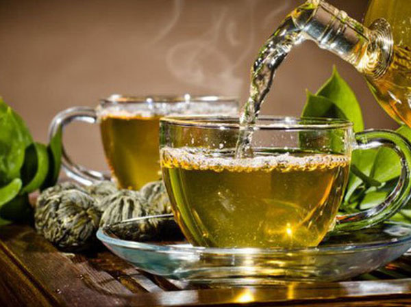 Vì sao chúng ta bị say chè xanh?