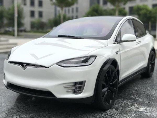 Một người Việt tử vong trong vụ tai nạn xe Tesla tại Đức