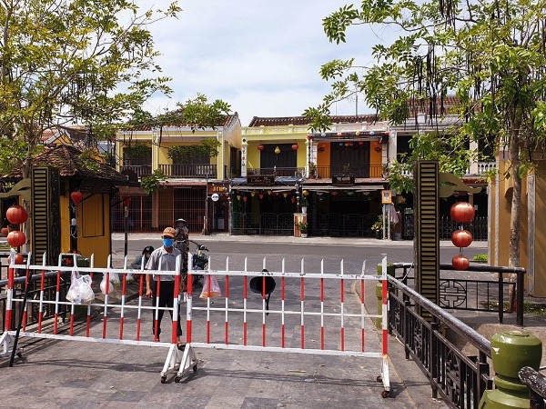 Ba người ở khu phố phong tỏa nhiễm nCoV