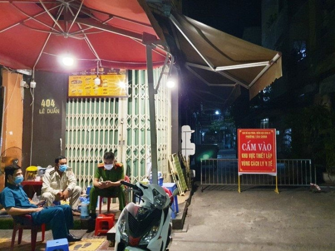 Bệnh nhân 944 là nữ công an tham gia trực chốt tại cổng bệnh viện dã chiến, tiếp xúc với nhiều đồng nghiệp