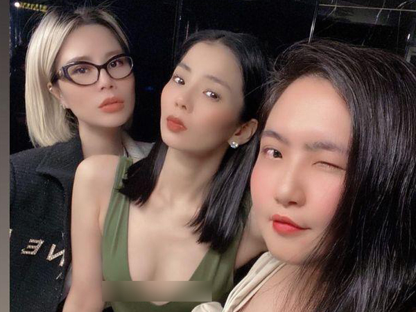 Lệ Quyên vô tư 'thả rông' đi tụ tập cùng hội bạn, để lộ cả phần nhạy cảm trước camera