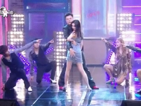 'Ông trùm' JYP nhảy đôi với Sunmi cực tình tứ nhưng lại gây tranh cãi vì làm khán giả thấy không thoải mái, bị cho là phản cảm?