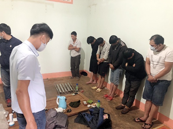 Bắt quả tang 7 trộm chó chuẩn bị mang 'thành quả' đi tiêu thụ