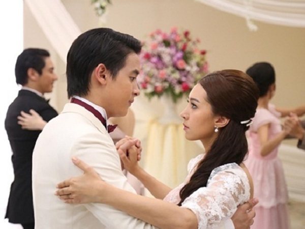 Đang tổ chức đám cưới thì phát hiện bị rơi nhẫn, tôi ghé tai nói với chồng, không ngờ anh tuyên bố một điều làm tôi tái mét mặt