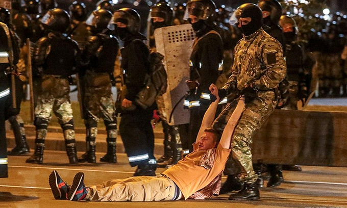 Nga có thể 'kề dao vào cổ' NATO khi đưa quân tới Belarus