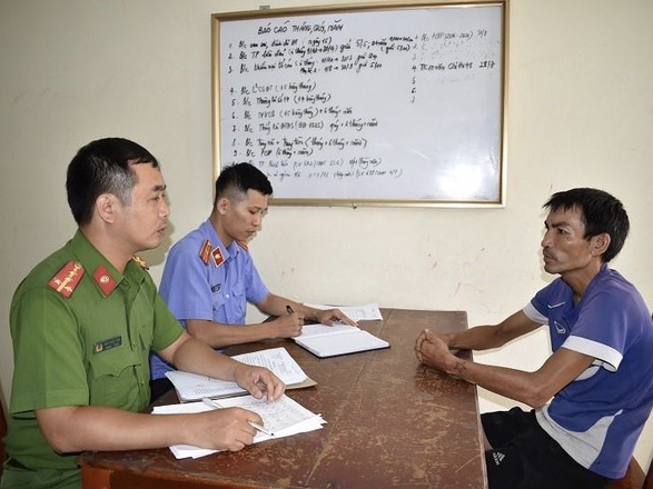 Khởi tố 'ma men' trêu chọc, đạp ngã CSGT