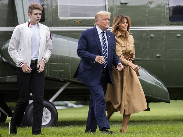 'Hoàng tử Nhà Trắng' Barron Trump lộ diện trước công chúng sau một thời gian dài vắng mặt