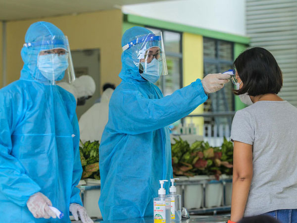 Hà Nội: Nữ kế toán ở Phú Thượng từng tham gia 5 cuộc liên hoan trước khi được phát hiện mắc Covid-19