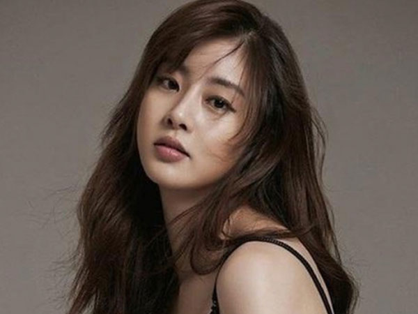 Tình cũ Hyun Bin bất ngờ thông báo kết hôn sau 3 năm chia tay nam tài tử, hôn phu là người hơn tuổi và làm ngoài ngành giải trí