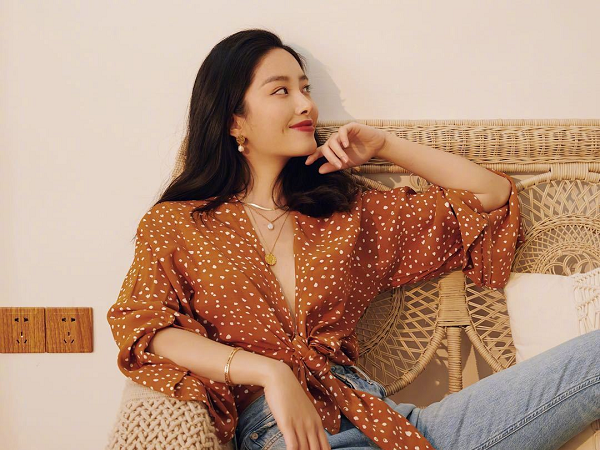 Người tình của cha nuôi Lưu Diệc Phi: Nhan sắc chẳng kém 'thần tiên tỷ tỷ', style đẹp như gái Pháp khiến dân tình mê mẩn