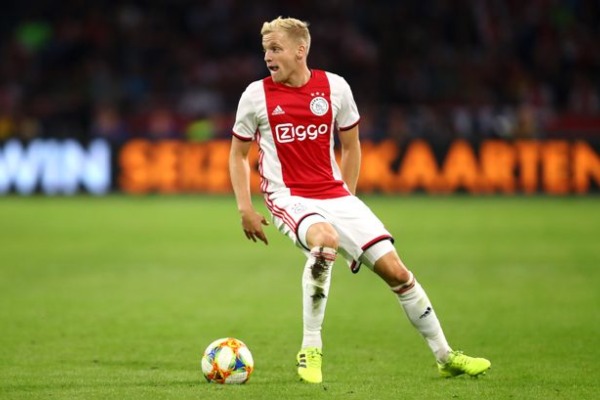 HLV Ronald Koeman nhắm 'trò cưng' ở tuyển Hà Lan cho Barcelona