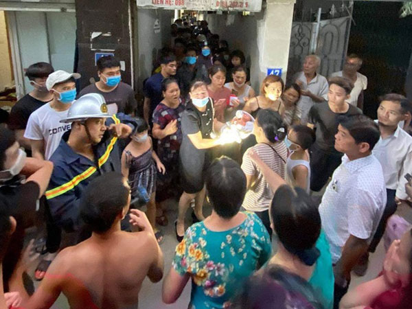 Nam thanh niên khoan tường giải cứu cháu bé mắc kẹt trong khe nhà: 'Cứu được em bé là tốt rồi chứ mình cần gì đâu'