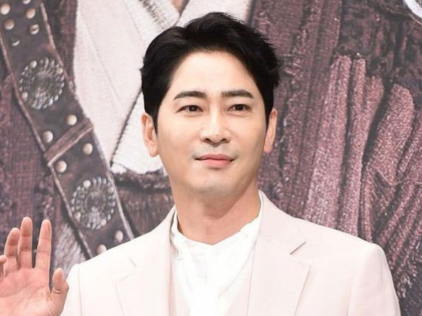 Tình tiết mới trong vụ nam tài tử Kang Ji Hwan cưỡng dâm 2 nữ đồng nghiệp được tung ra, dư luận đảo chiều 180 độ