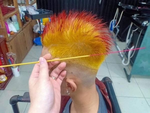 Cười ra nước mắt với pha làm đẹp 'mở bát' tháng cô hồn, yêu cầu nhuộm 'màu tóc tâm linh', thành quả không khác gì nắm hương cúng